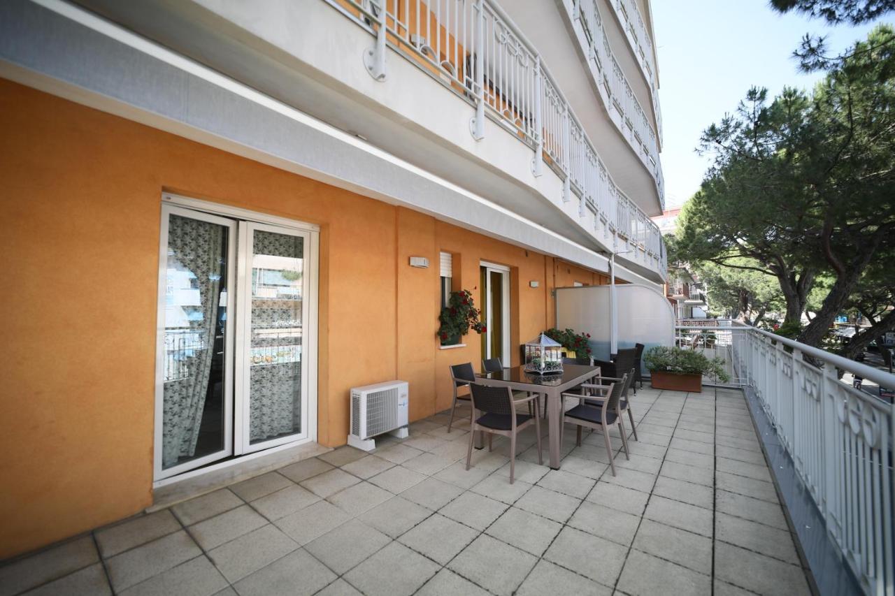 Residence Mariavittoria Lido di Jesolo Exteriör bild